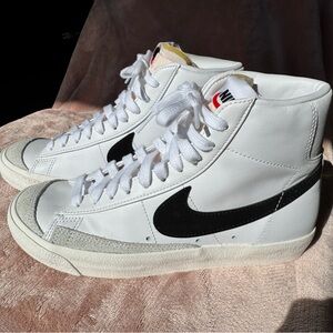 Nike White and Black High-Top Sneakers Women’s 6.5